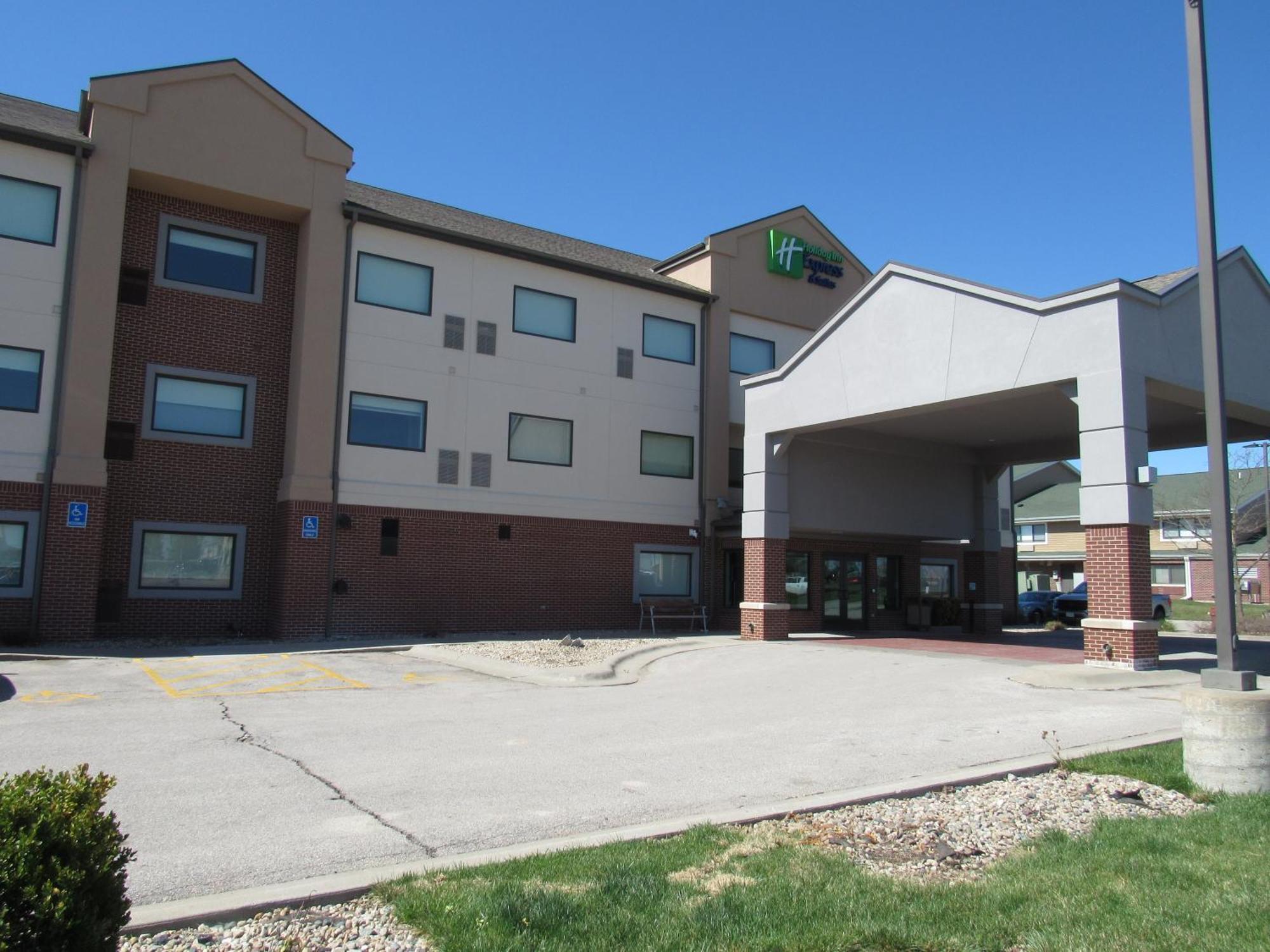 Holiday Inn Express Hotel & Suites Lincoln South, An Ihg Hotel Extérieur photo